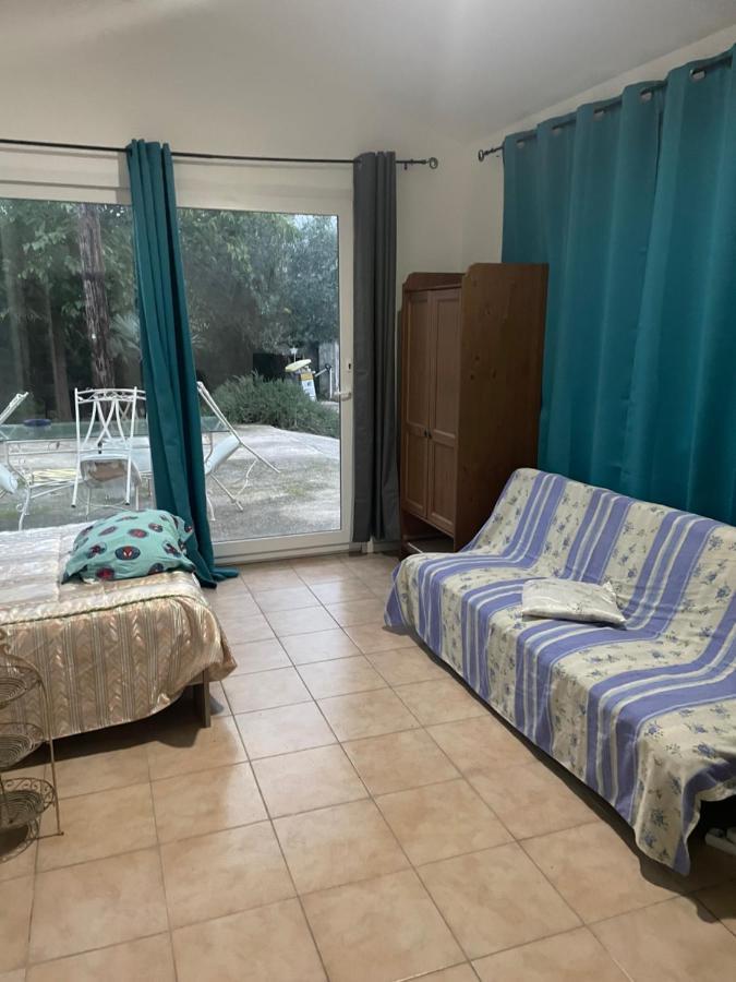 Maison T 2 Meuble Confort Proche Aeroport Pusignan Dış mekan fotoğraf